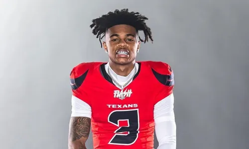 
          Imagem ilustrativa da imagem Jogador da NFL fica ferido após tiroteio em boate nos Estados Unidos
          