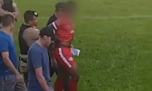 
          Imagem ilustrativa da imagem Jogador do ES é preso durante partida de futebol
          