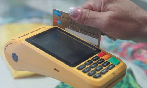 
          Imagem ilustrativa da imagem PCC usa maquininhas de cartão para lavar dinheiro do tráfico, diz investigação
          