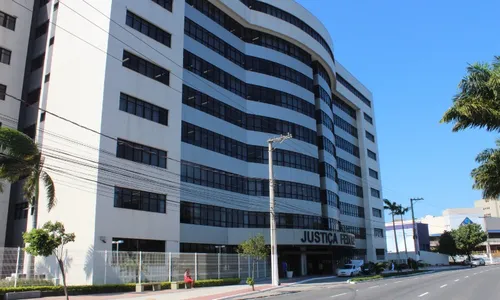 
          Imagem ilustrativa da imagem Justiça Federal abre concurso com vagas no ES e salário de até R$ 15 mil
          