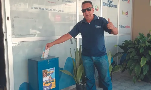 
          Imagem ilustrativa da imagem Leitores na torcida para ganhar o iPhone em promoção de A Tribuna
          