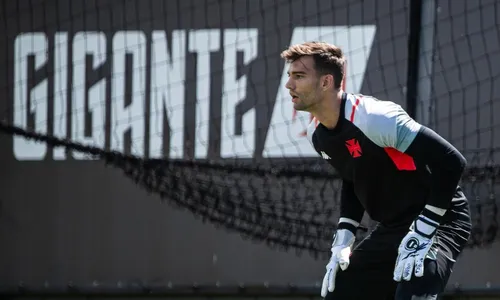 
          Imagem ilustrativa da imagem Léo Jardim, do Vasco, é surpreendido com seleção: "Estava dando banho no filho"
          