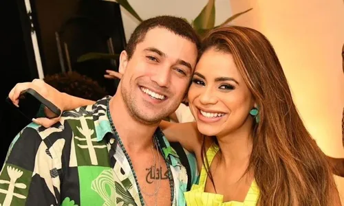 
          Imagem ilustrativa da imagem Lexa reclama de ataques nas redes após anunciar noivado com ator
          