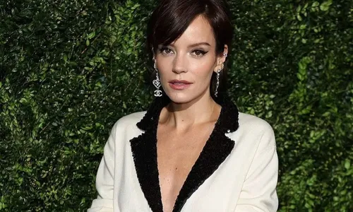 
          Imagem ilustrativa da imagem Lily Allen causa polêmica ao afirmar que filhas acabaram com a sua carreira
          