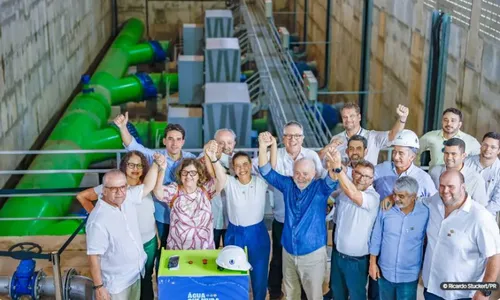 
          Imagem ilustrativa da imagem Lula diz que foi ajudado por 'homem lá de cima' para auxiliar o Nordeste
          