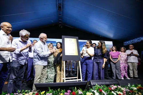 
          Imagem ilustrativa da imagem Lula inaugura fábrica que vai suprir demanda de medicamento para hemofilia no país
          