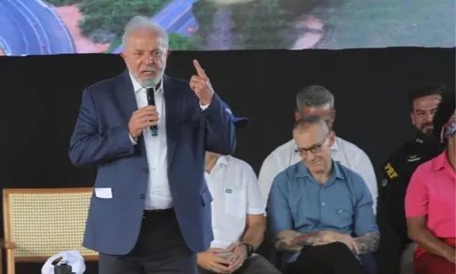 
          Imagem ilustrativa da imagem Lula quer chamar de suas obras com dinheiro alheio
          