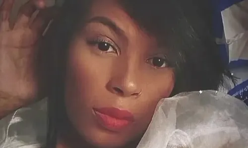 
          Imagem ilustrativa da imagem Mãe de seis filhos morre após ser atingida por bala perdida em Santos
          