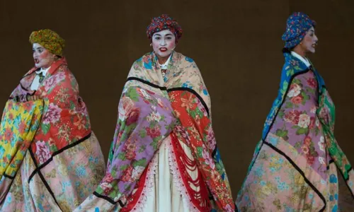 
          Imagem ilustrativa da imagem Maior grupo de teatro de rua do Brasil, Imbuaça apresenta "A Peleja de Leandro"
          