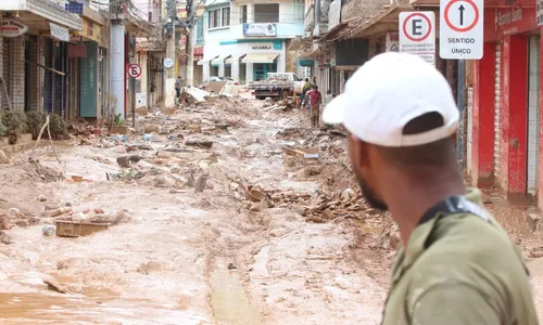 
          Imagem ilustrativa da imagem Mais de 20 mil pessoas estão fora de casa após enchentes no Sul do ES
          