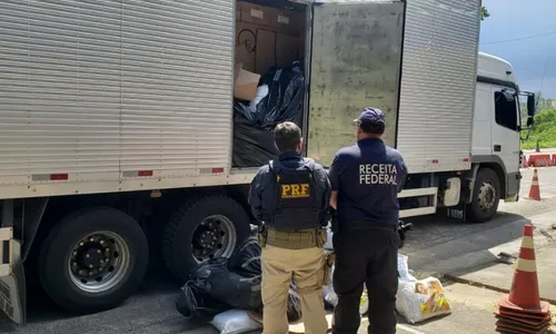 
          Imagem ilustrativa da imagem Mais de 5 milhões de cigarros contrabandeados são apreendidos em caminhão no ES
          