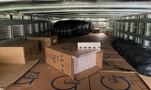 
          Imagem ilustrativa da imagem Mais de 5 milhões de cigarros contrabandeados são apreendidos em caminhão no ES
          