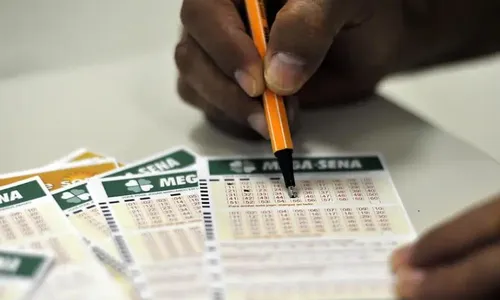 
          Imagem ilustrativa da imagem Mega-Sena acumula e pode pagar R$ 8,5 milhões na próxima terça-feira
          