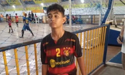 
          Imagem ilustrativa da imagem Morte de Darik, do Sport, teve despreparo e negligência policial, dizem familiares
          