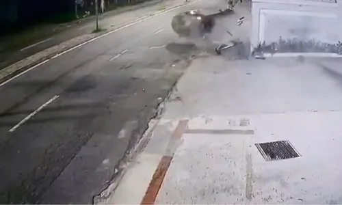 
          Imagem ilustrativa da imagem Motorista é autuado por duplo homicídio após acidente que matou jovens na Serra
          