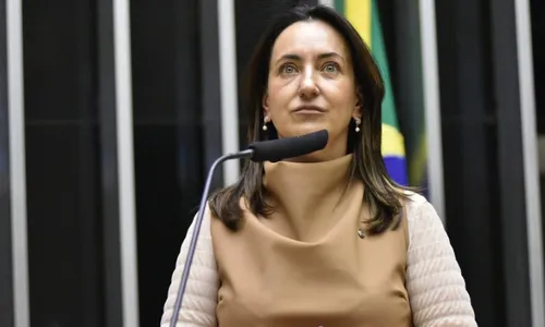 
          Imagem ilustrativa da imagem Mulher de Moro quer disputar vaga no Senado pelo Paraná
          