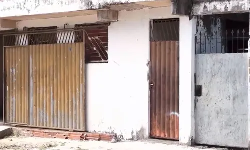 
          Imagem ilustrativa da imagem Mulher é agredida com banco de madeira na Serra
          