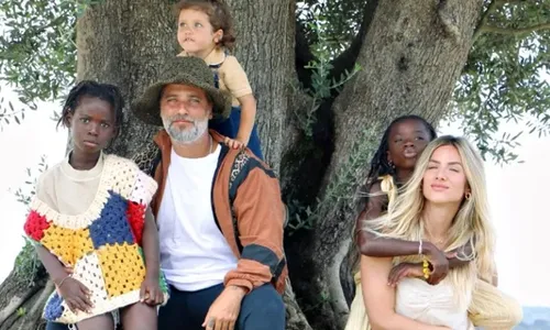 
          Imagem ilustrativa da imagem Mulher é denunciada após ofensas racistas a filhos de Giovanna Ewbank e Gagliasso
          