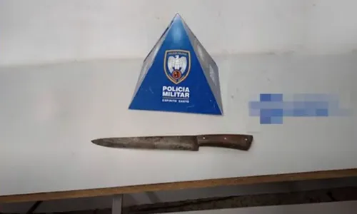 
          Imagem ilustrativa da imagem Mulher em cárcere privado é salva após deixar bilhete em banheiro de posto no ES
          