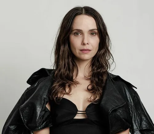 
          Imagem ilustrativa da imagem Mulher que perseguia atriz Débora Falabella é presa no Recife
          