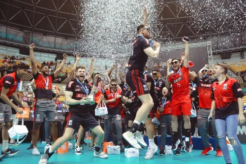 
          Imagem ilustrativa da imagem No Geraldão, Sesi-Bauru leva o título da Superliga Masculina de Vôlei
          