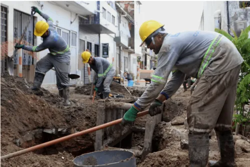 
          Imagem ilustrativa da imagem Obra de esgoto interdita via na área central do Recife por dois meses
          