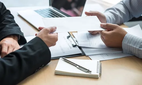 
          Imagem ilustrativa da imagem Opinião política pode dar demissão?
          