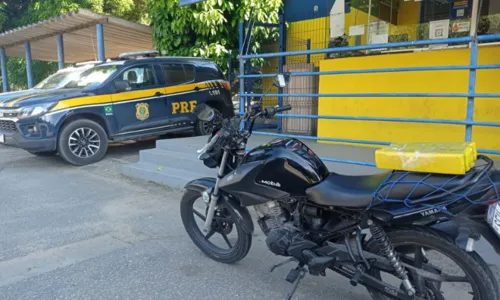 
          Imagem ilustrativa da imagem PRF apreende 4 tabletes de maconha na Serra
          