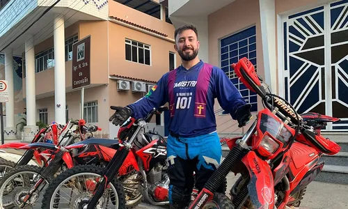 
          Imagem ilustrativa da imagem Padre “radical” se aventura em trilhas de motos
          