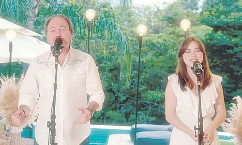 
          Imagem ilustrativa da imagem Pai e filha juntos em adoração
          