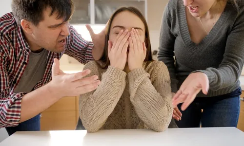 
          Imagem ilustrativa da imagem Pais buscam ajuda para lidar com “eternos adolescentes”
          