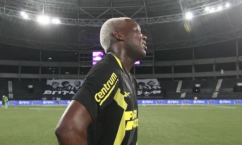 
          Imagem ilustrativa da imagem Patrick de Paula volta a jogar após 400 jogos e se emociona em vitória do Botafogo
          