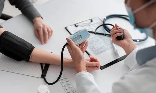 
          Imagem ilustrativa da imagem Perigo nos consultórios: Mentiras de pacientes colocam a vida em risco
          