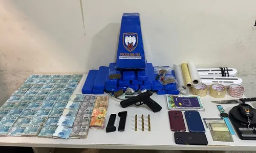 
          Imagem ilustrativa da imagem Polícia apreende quase R$ 100 mil com foragido do RJ em Guarapari
          