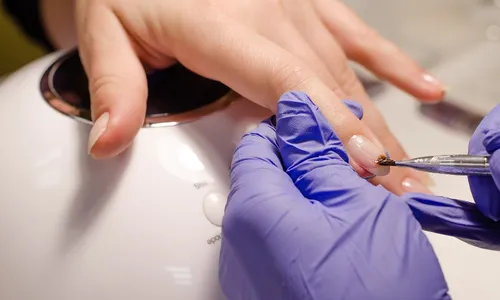 
          Imagem ilustrativa da imagem Por praticidade e estilo, mulheres aderem às unhas naturais
          