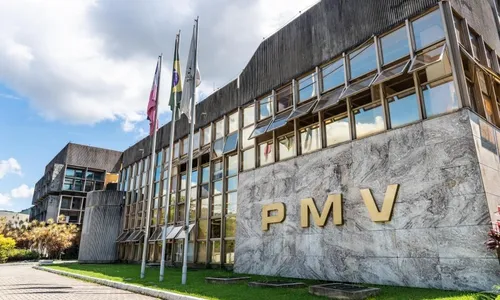 
          Imagem ilustrativa da imagem Prefeito anuncia reajuste salarial para servidores de Vitória
          