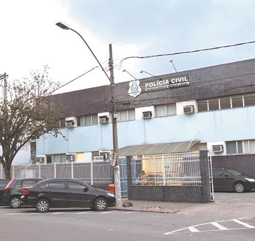 
          Imagem ilustrativa da imagem Prefeito de Vitória ajuda a recapturar adolescente que fugiu durante exame no DML
          