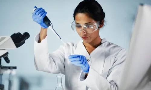 
          Imagem ilustrativa da imagem Programa distribuirá sete bolsas de R$ 50 mil para mulheres cientistas
          