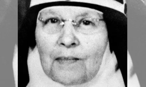 
          Imagem ilustrativa da imagem Projeto inédito para preservação de vestimentas sacras
          