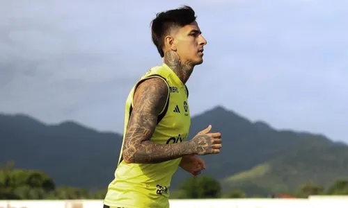 
          Imagem ilustrativa da imagem Pulgar e Ayrton Lucas treinam e Fla vai com força máxima diante do Flu no Carioca
          