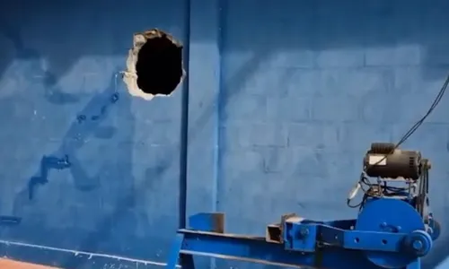 
          Imagem ilustrativa da imagem Quadrilha rende família e rouba 22 armas em clube de tiro no ES
          