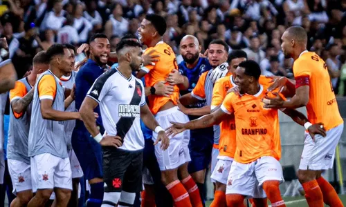 
          Imagem ilustrativa da imagem Queda no Maracanã: Vasco perde para o Nova Iguaçu e dá adeus ao Carioca 2024
          