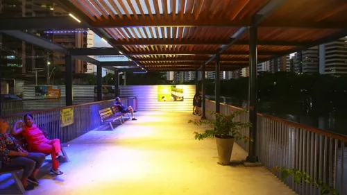 
          Imagem ilustrativa da imagem Recife comemora aniversário com bolo, nova biblioteca e Parque das Graças
          