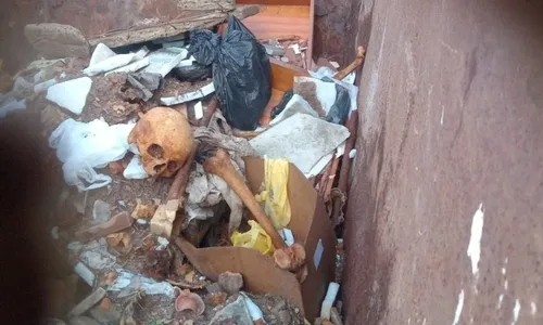 
          Imagem ilustrativa da imagem Restos mortais são encontrados em caçamba perto de cemitério em Vila Velha
          