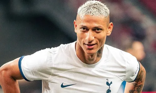 
          Imagem ilustrativa da imagem Richarlison afirma ser torcedor do Vasco e diz ver jogos na Inglaterra
          