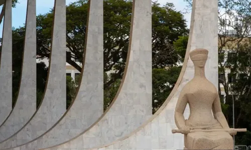 
          Imagem ilustrativa da imagem STF faz 5 x 3 para descriminalização da maconha. Julgamento é suspenso
          