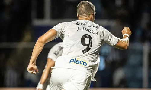 
          Imagem ilustrativa da imagem Santos se impõe em visita ao Avaí e mantém campanha perfeita na Série B
          