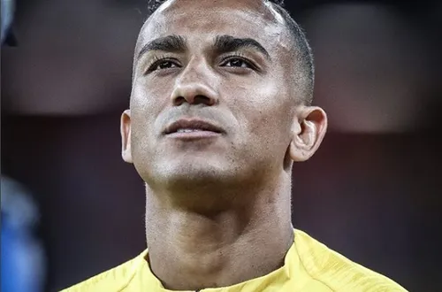 
          Imagem ilustrativa da imagem Seleção: Danilo pede conscientização após casos de Daniel Alves e Robinho
          
