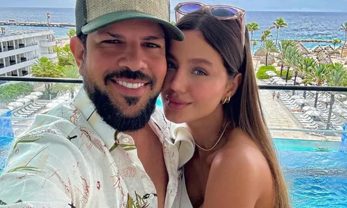 
          Imagem ilustrativa da imagem Sorocaba e Biah Rodrigues realizam chá revelação para descobrir sexo de gêmeos
          