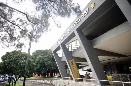 
          Imagem ilustrativa da imagem Sport consegue suspender pena de oito jogos sem público até julgamento do recurso
          